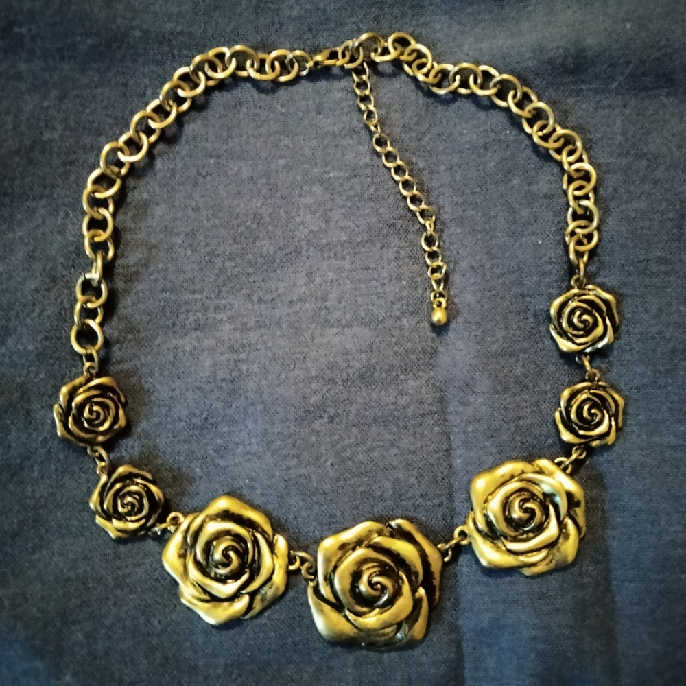 3 for💲25🌟brassy gold-tone sculptural rose rosette & chain metal necklace